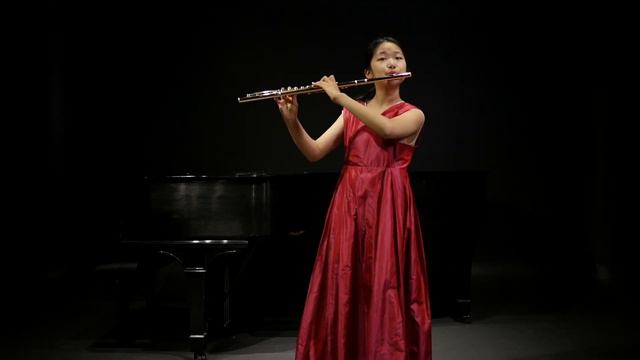 "Danza De La Mariposa" for Solo Flute - Sooah Jeon (13 yrs) смотреть онлайн