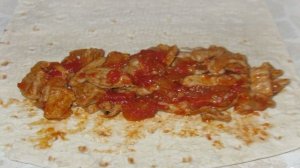 Буррито с мясом и авокадо