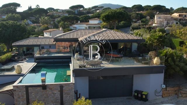 Sainte Maxime - Propriété vue mer panoramique смотреть онлайн