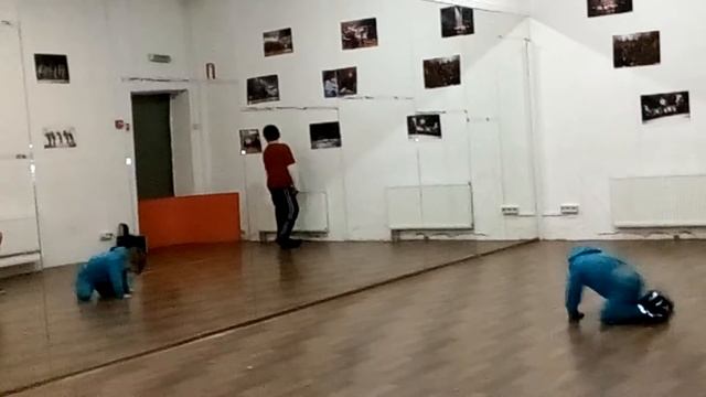 Рома на уроке брейкданса смотреть онлайн