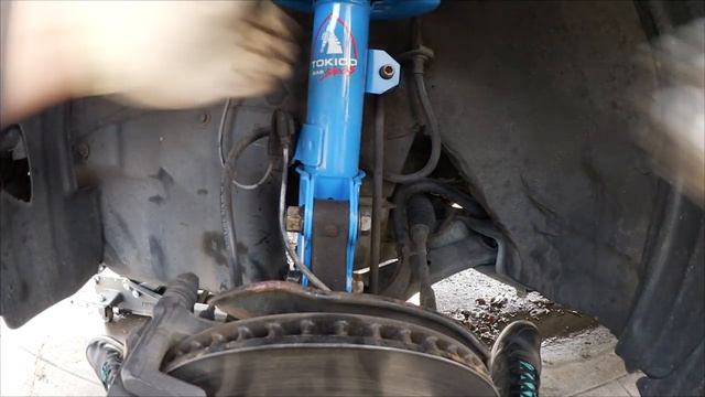 Installing Tokico shocks with H&R race springs on my Corolla XRS (05-06) смотреть онлайн