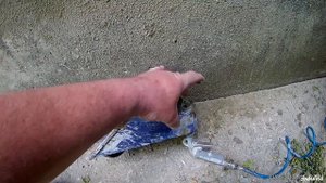 Нанесение "шубы" штукатурным ковшем.