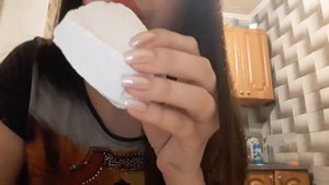 Ем мел. Большой кусок . Eat chalk