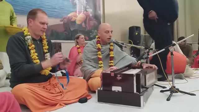 Ватсала Дас Киртан 31 декабря 2017 смотреть онлайн