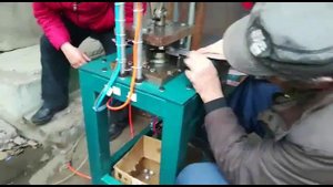 Станок для производства медицинских колпачков