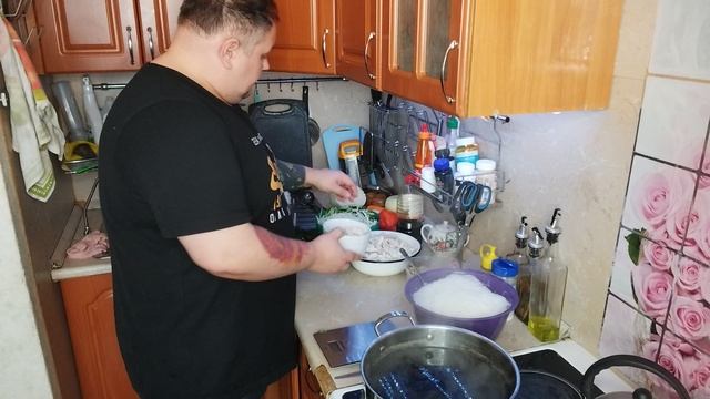 Готовим Рамен ? с курицей и фунчозей из зелёных бобов.