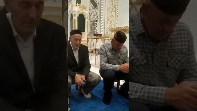 24 июля 2023 г.Маленький мусульманин в мечети имени Пророка Мухаммада г Шали. смотреть онлайн