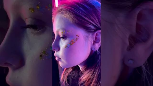 Блестки для тела и волос от TikTok girl! смотреть онлайн