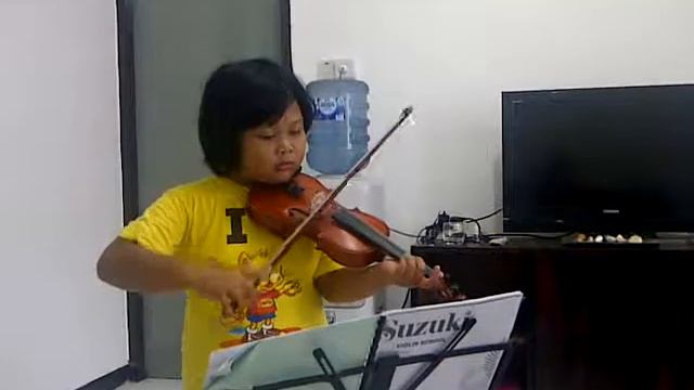 Nickeline play Biola смотреть онлайн