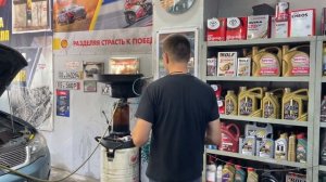 СЛИВАТЬ ИЛИ ОТКАЧИВАТЬ масло из двигателя #заменамасла