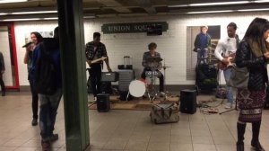 Музыканты в метро Нью Йорка.