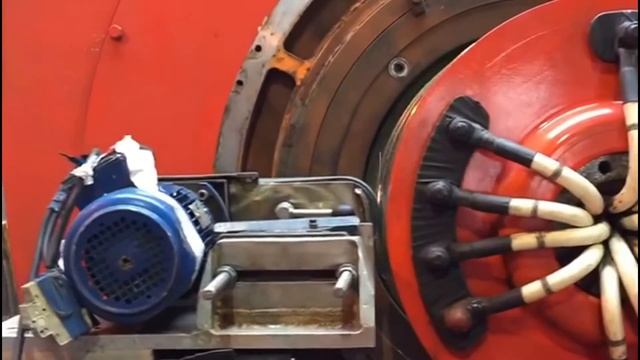 Обработка мобильным станком контактных колец ротора электродвигателя
