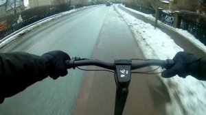 Катаюсь на электросамокате зимой // Стант зимой на самокате // Пробил колесо// Покатушка в Норвегии
