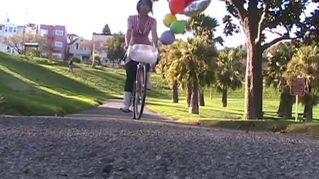 Bicycle Ice Cream Maker - Innovate or Die смотреть онлайн