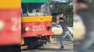 Уфимец избил трамвай. Real Video