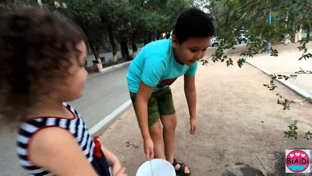 Добрые поступки! Айлин и Бейбарс берегут природу! смотреть онлайн