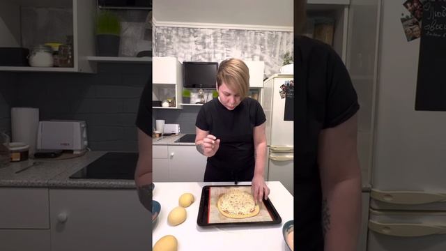 Пицца с ананасами