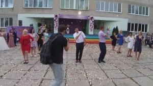 Флешмоб родители на выпускном зажигают