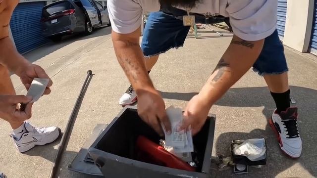 ШОКИРУЮЩИЕ НАХОДКИ в заброшенном доме / Находки №215
