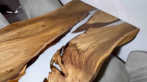 Стол из слэба и эпоксидной смолы