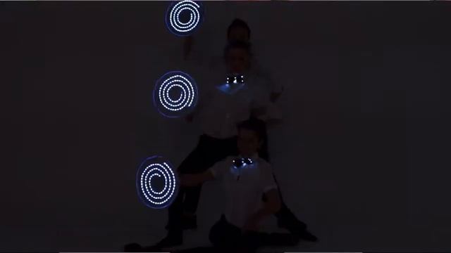 Шоу-балет "KlukVa". Шоу танцующих официантов со световдиодными подносами.
