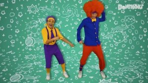 Учимся танцевать детская песня | Dominoki