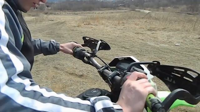 Обзор Kawasaki KLX 250 и покатушки по кроссовой трассе смотреть онлайн