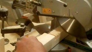 Изготовление пазов торцовочной пилой