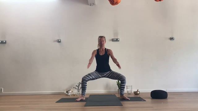 39) Yogalates - Sophie смотреть онлайн