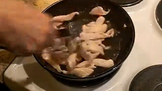 Салат из курицы и кунжута смотреть онлайн