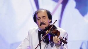Orchestra Lautarii, dirijor Nicolae Botgros, interpretand: Avant de Mourir