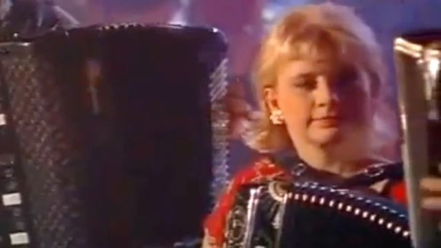 Девушки "жгут" польку... смотреть онлайн