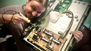 Тыкаю паяльником в блок питания и пытаюсь отремонтировать LCD телевизор Самсунг , онлайн без вирусов