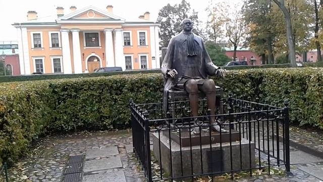 Памятник Петру Первому на территории Петропавловской крепости