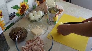 Салат из курицы с ананасом/ Как приготовить салат с ананасом