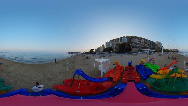 Video 360° , 5К, центральный пляж Постигет, город Аликанте, Испания смотреть онлайн