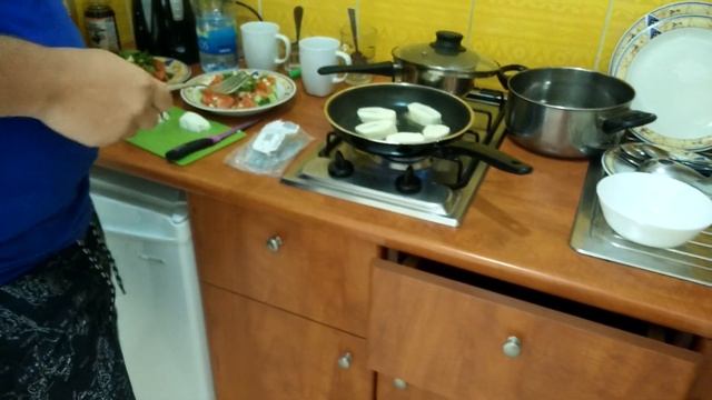 Жарим Халлуми на Кипре. Какой Халуми лучше покупать? What halloumi is better to buy? смотреть онлайн