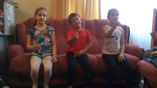 Детская пальчиковая игра на английском языке про привидение Little ghost смотреть онлайн