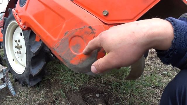 Вешаем на трактор и настраиваем японскую почвофрезу Hinomoto