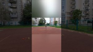 Тренировка футболиста тренажёром лестница
