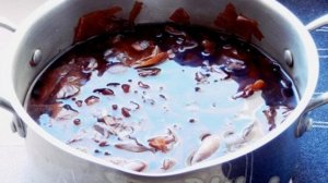 Яйца, крашенные в луковой шелухе