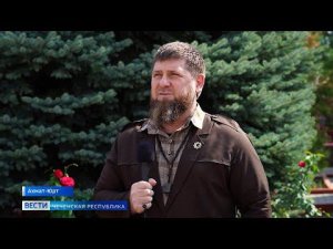 Рамзан Кадыров посетил торжественную линейку в школе №1 с. Ахмат-Юрт