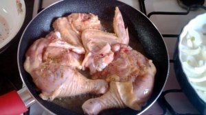 Курица в духовке. На луковой подушке.