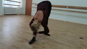 КАК СЕСТЬ НА ШПАГАТ? РАЗМИНКА ПЕРЕД РАСТЯЖКОЙ