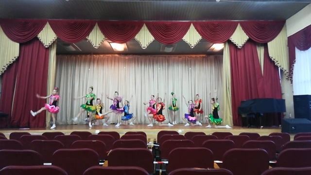 Танец "Краски лета" исполняет ансамбль "Аквамарин" смотреть онлайн