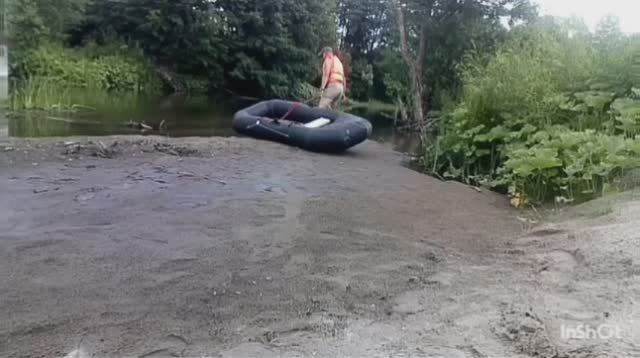 На мопеде с лодкой.