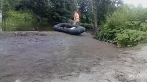 На мопеде с лодкой.