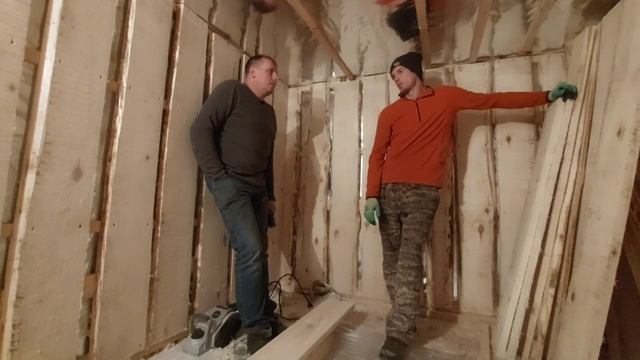 03.01.23. Баня. Добыли мощный рубанок -дела сдвинулись с места. Обработка черновой подложки стен.