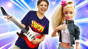 Кукла Барби занялась музыкой - теперь Барби звезда? Классные видео для девочек шоу Ох уж эти куклы!