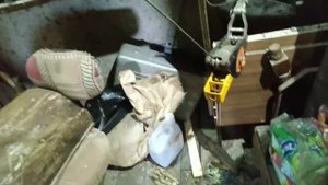 Работа ручной талью. Подъем 80 кг под потолок.
